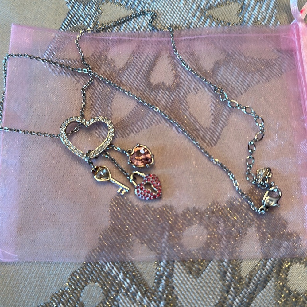 Swarovski Valentines 17” adjustable necklace w/pink&clear crystals